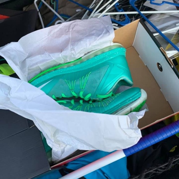 Athletic_Shoes